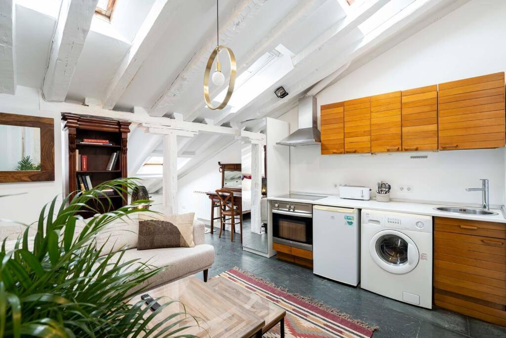 Apartment Beautiful Attic-malasana-gran Via-fuen42 Madrid
